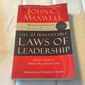 The 21 Irrefutable Laws of Leadership: Follow Them and People Will Follow You